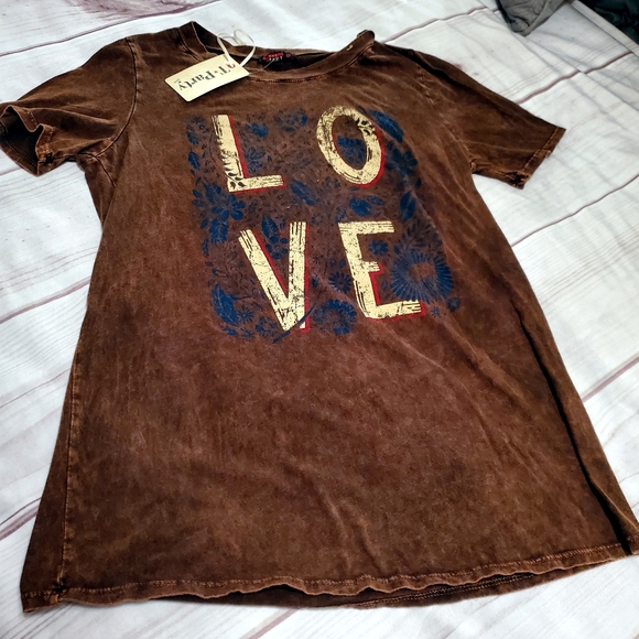 T Party Love Brown Distressed short sleeve t shirt S NWT - Picture 4 of 6